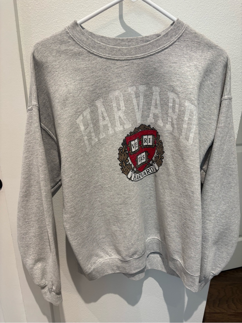 Hybrid & company Light Gray Crewneck Sweatshirt with Red Crest